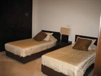 Bedroom with 2 twin beds